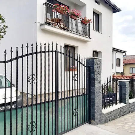 Sharkova House Бансько