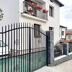 Sharkova House 2*
