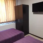 Pensión Sharkova House