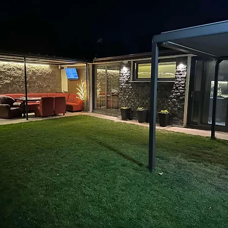 Sharkova House Гостевой дом Банско