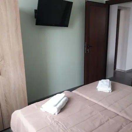 ゲストハウス Sharkova House バンスコ