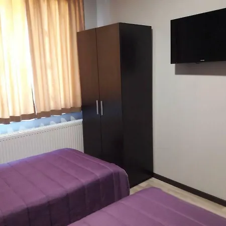 ゲストハウス Sharkova House