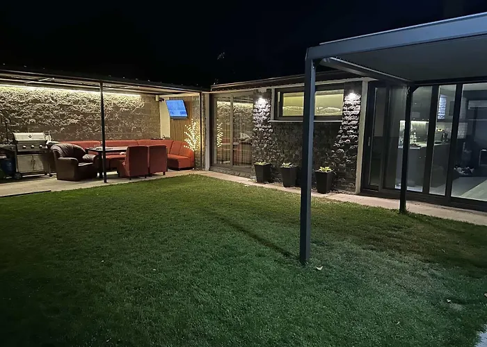 Sharkova House Гостьовий будинок 2*